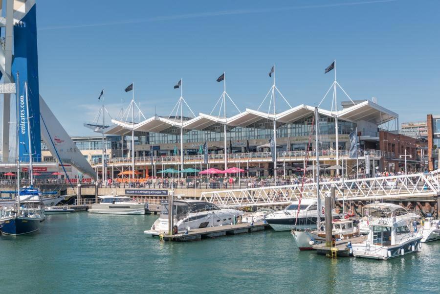 City Centre Apartment Portsmouth Buitenkant foto